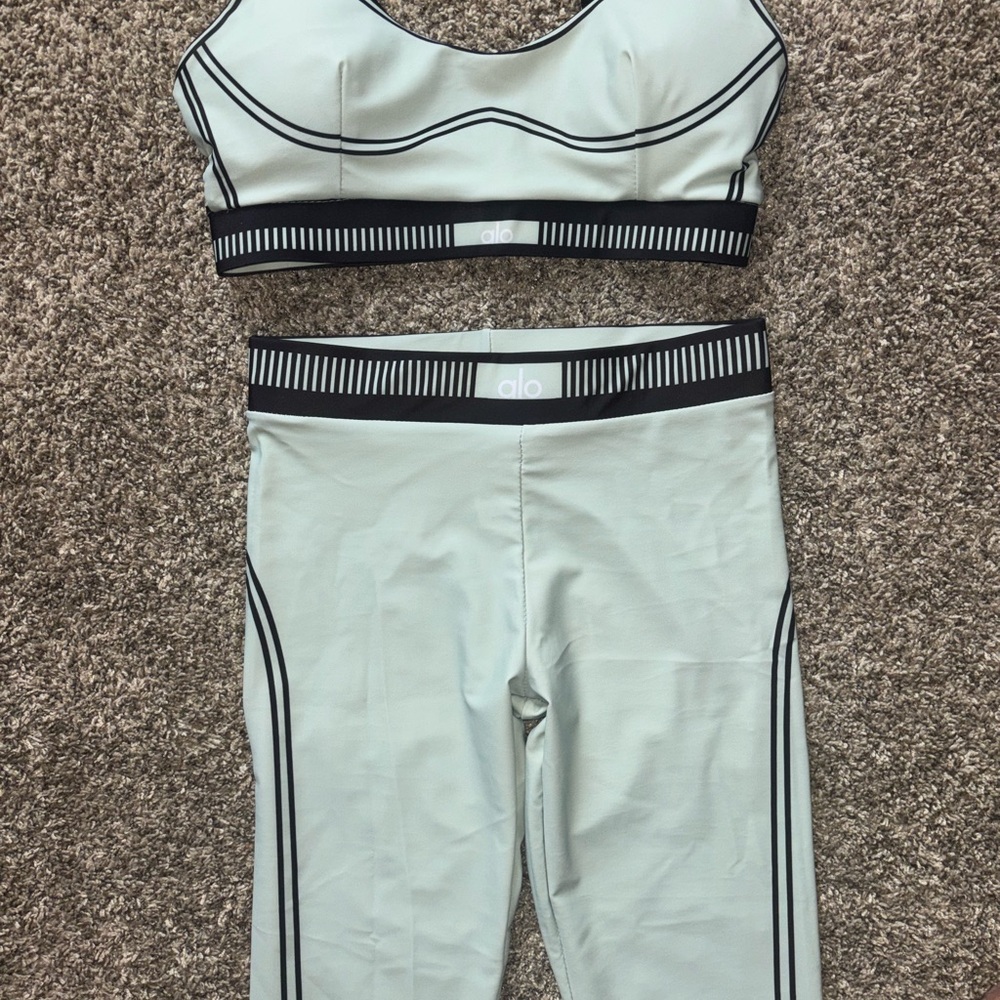 ALO Yoga Light lime green Leggings and Bra Set - Picture 3 of 5